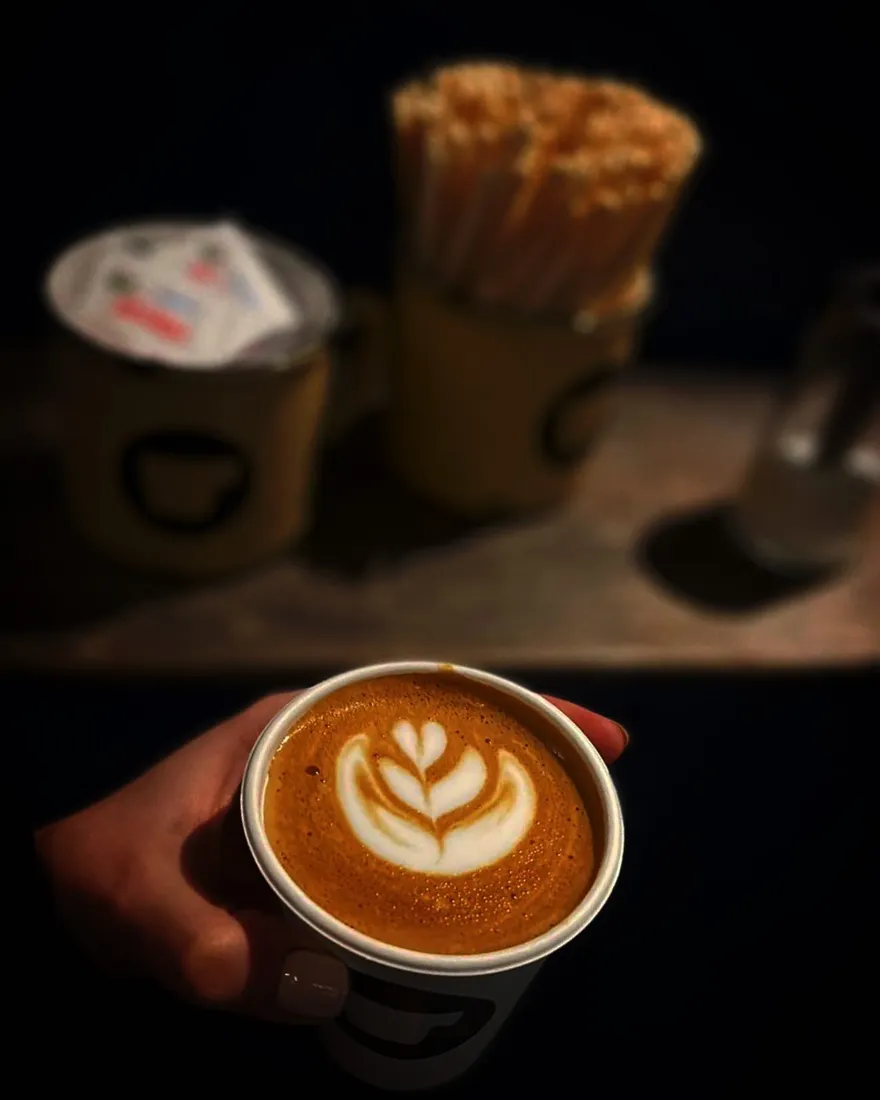 Café en mano