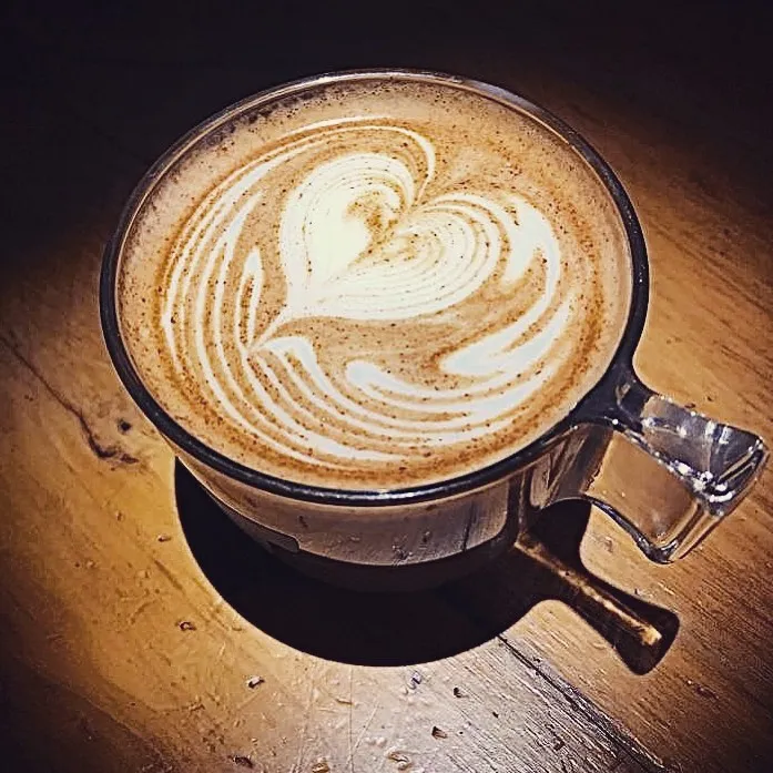 Latte art en taza öss